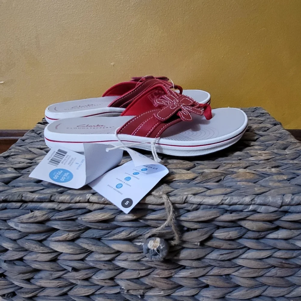 Clarks Women's Cloud Steppers Red Sandals Size 5 - Picture 5 of 10